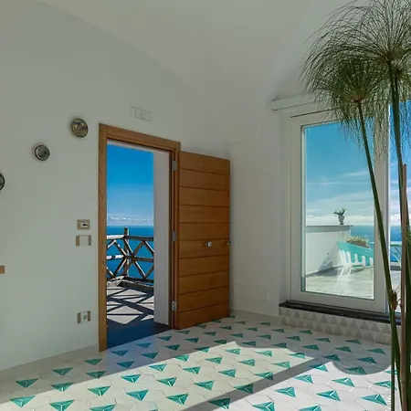 Konukevi Petrea Lifestyle 4*